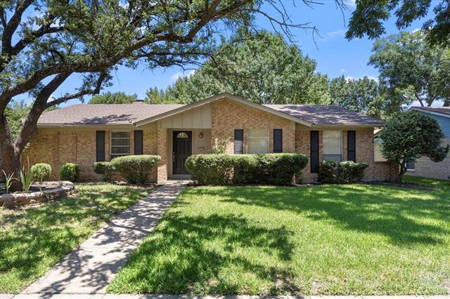 Building Photo - 2413 Village Green Dr