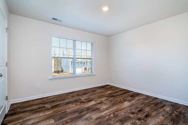 Building Photo - 7882 Shallowbrook Dr