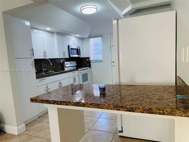 Building Photo - 1950 W 54th St