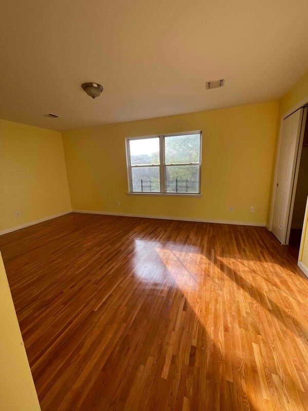Building Photo - 275 Ridgewood Ave