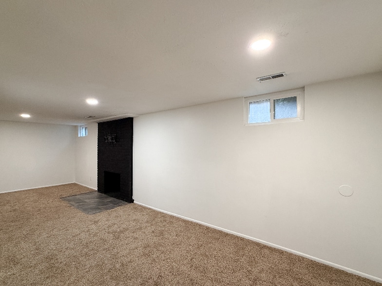 Building Photo - 3360 Gramercy Ave