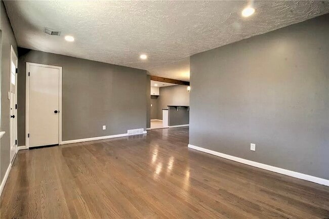 Building Photo - 10616 Greystone Ave