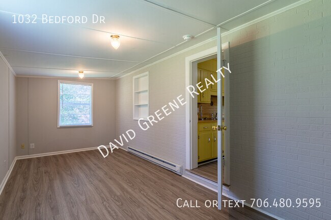 Building Photo - 1032 Bedford Dr