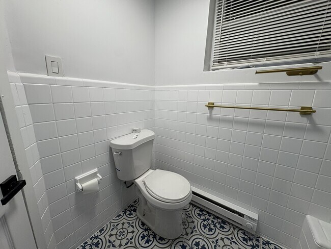 Building Photo - 2062 E Stella St