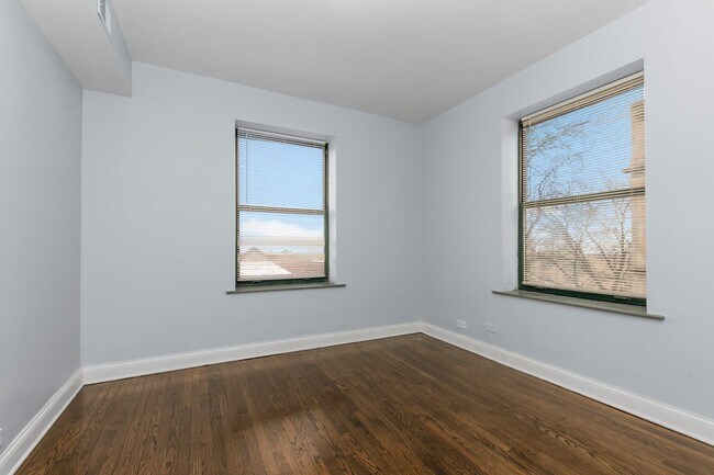 Building Photo - Two Bedroom in South Shore Available Now!