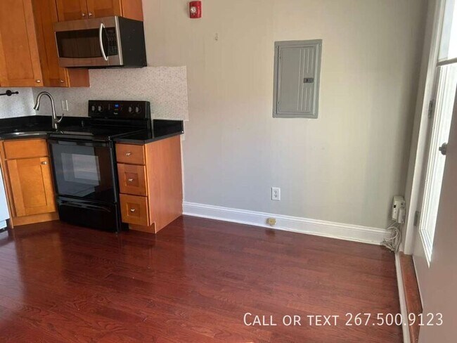 Building Photo - 1613 Frankford Ave