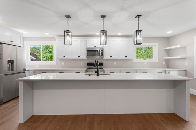 Building Photo - Four bedroom executive rental available no...