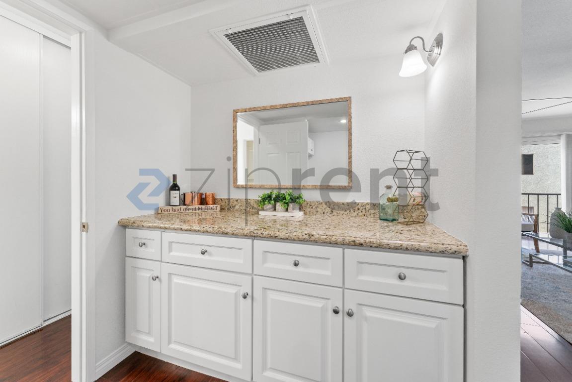 Building Photo - 5257 Radford Ave