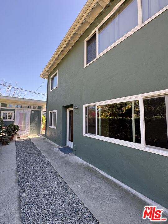 Building Photo - 748 E Kensington Rd