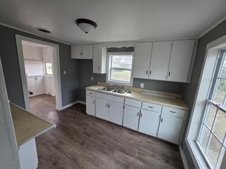 Building Photo - 228 N Maple Ave