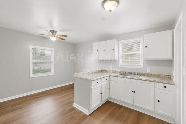 Building Photo - 6301 Lodewyck St