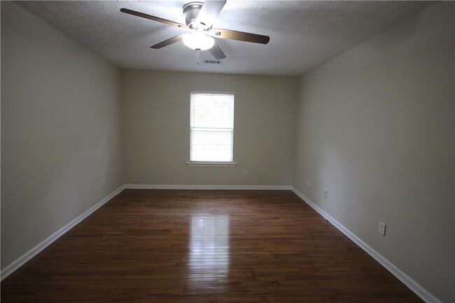 Building Photo - 1335 Carter Rd