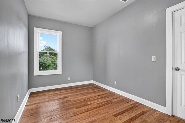 Building Photo - 882 S 14th St