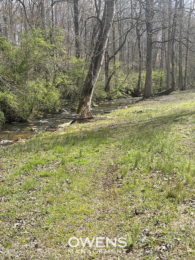 Building Photo - Private Retreat by the Creek