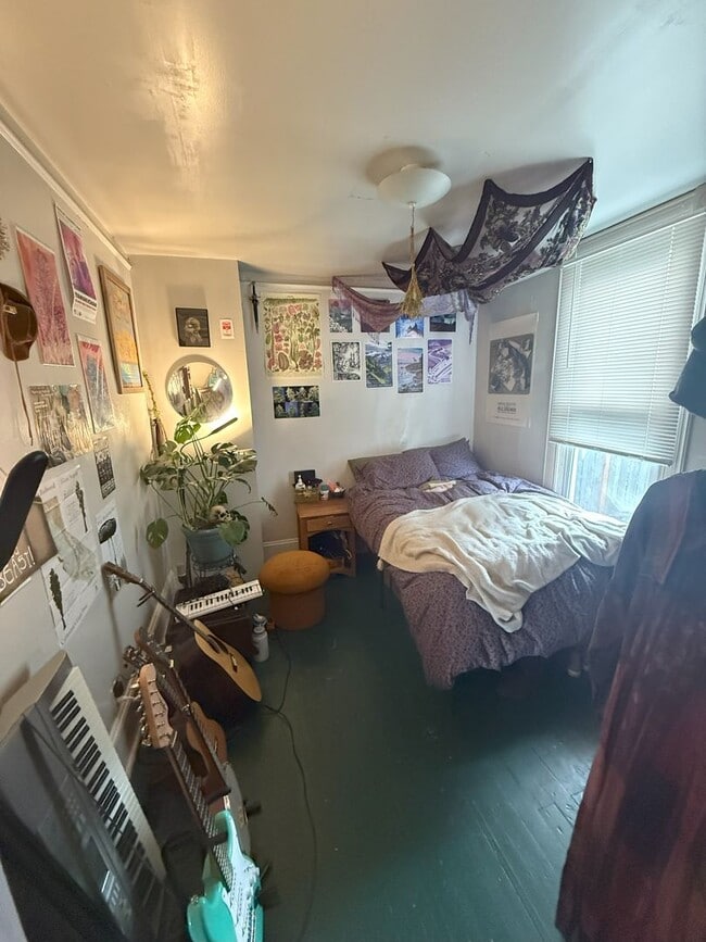 Building Photo - Great 6 bdrm/2 bath close to WWU and downtown