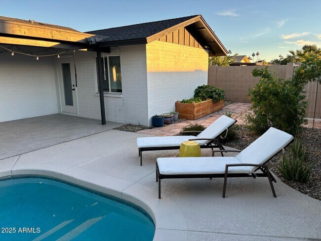 Building Photo - 4414 S Terrace Rd