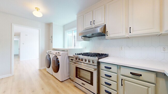 Building Photo - Mid-Century Home Available in the Richmond...