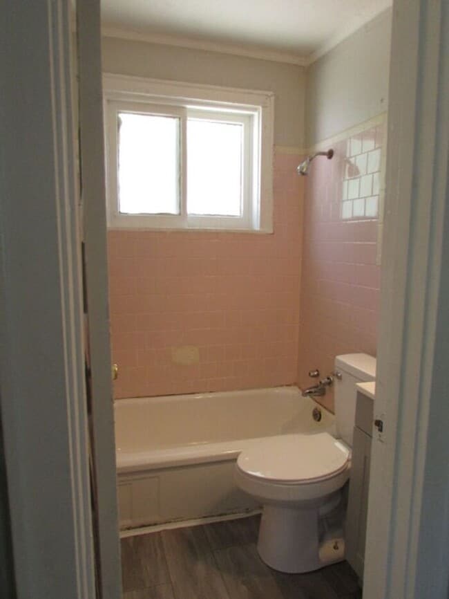 Building Photo - 223 Highland Ave