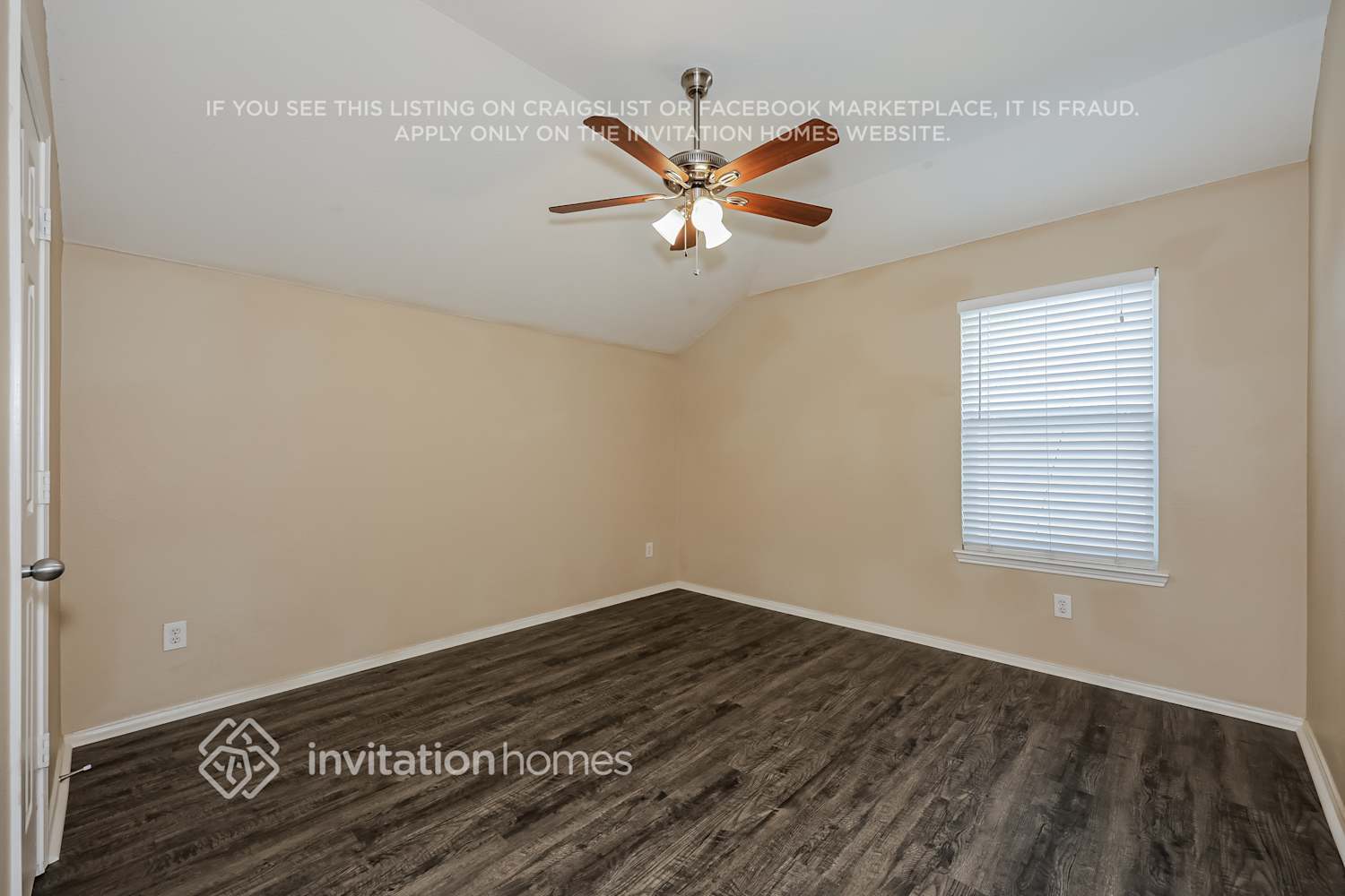 Building Photo - 15713 Landing Creek Ln