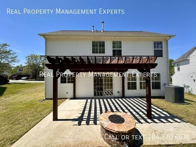 Building Photo - 10834 Glenluce Ave