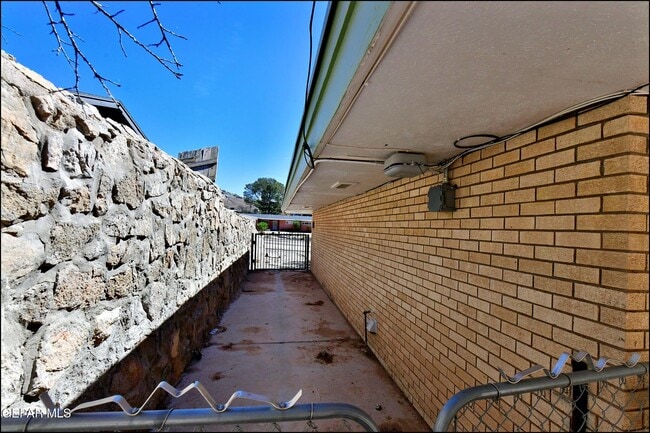 Building Photo - 4217 Canterbury Dr