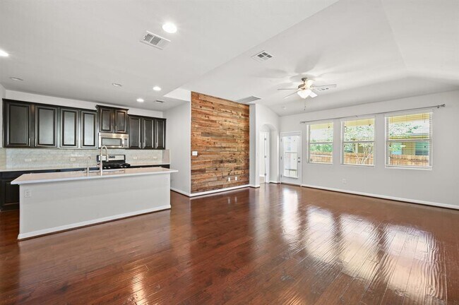 Building Photo - 351 Wincliff Dr