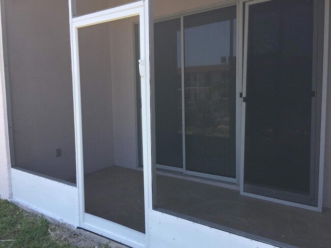 Building Photo - 250 St Lucie Ln