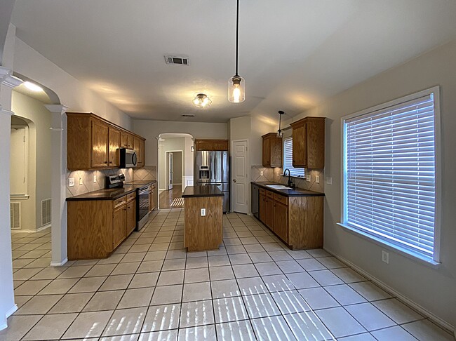 Building Photo - 102 Mission Dr