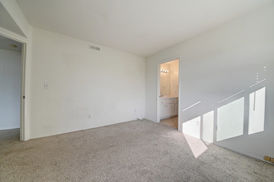 Building Photo - 17054 A Ln