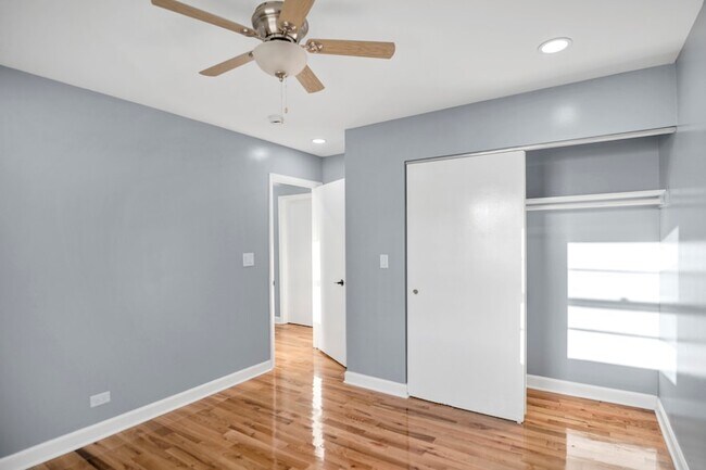 Building Photo - 7031 Glenwood Ln