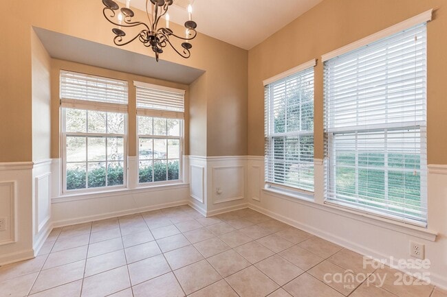 Building Photo - 165 N Arcadian Way