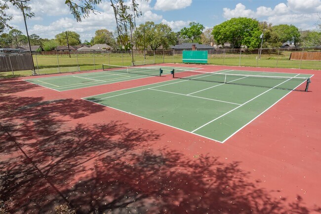 Building Photo - 1915 Mustang Springs Dr