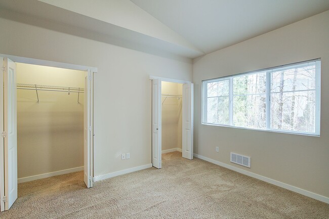 Building Photo - 2Bd/1.75Ba Issaquah Townhouse