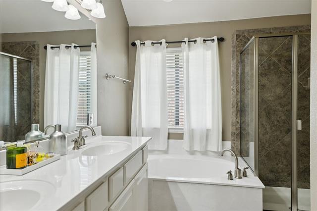 Building Photo - 910 Fox Ridge Trail