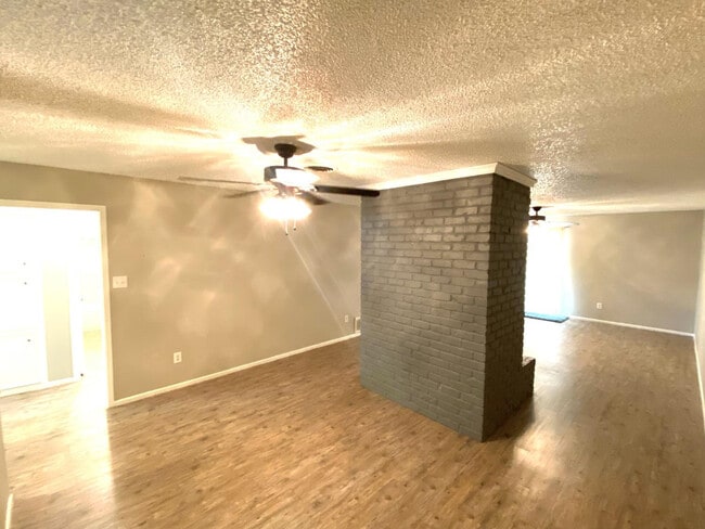 Building Photo - 9818 Jordan Ave