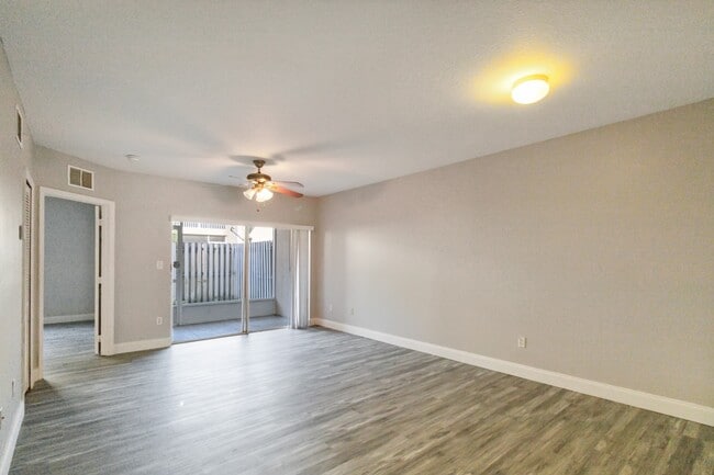 Building Photo - 521 Villa Del Sol Cir