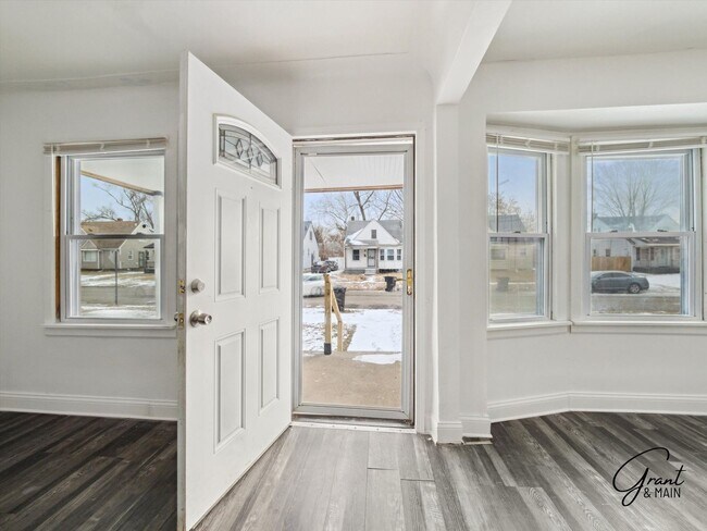 Building Photo - $1250 3 bedroom bungalow