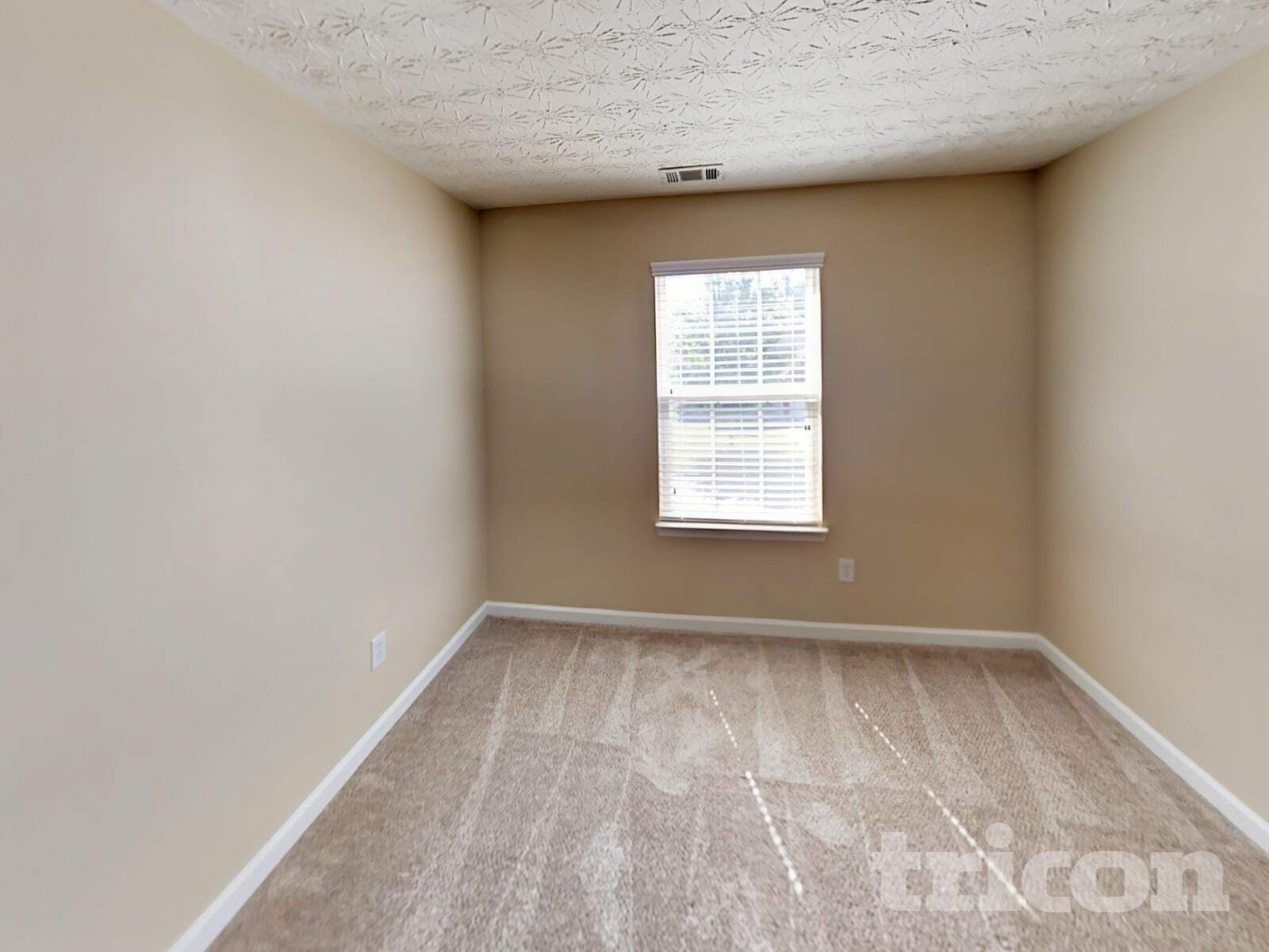 Building Photo - 9453 Lakeview Rd