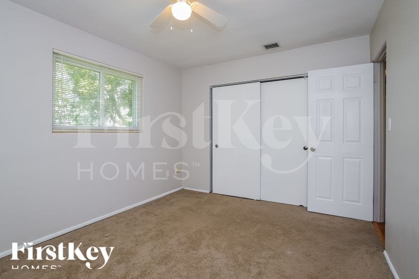 Building Photo - 607 Faber Dr