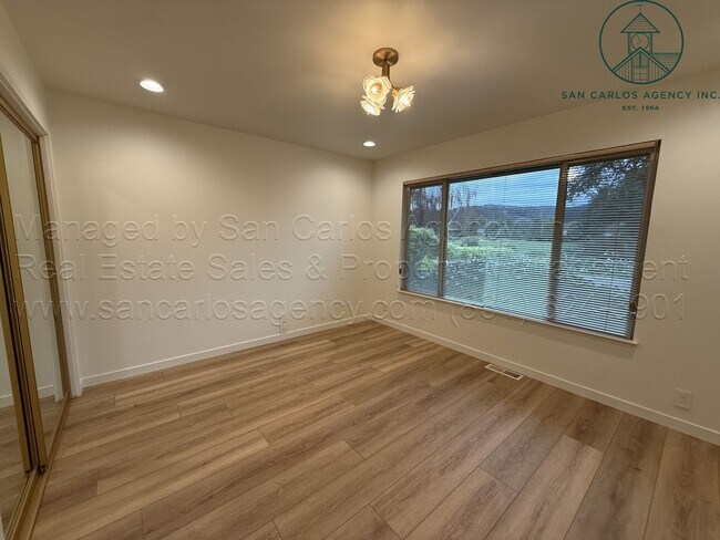Building Photo - Beautifully Updated Three Bed (+ Bonus) Quail Lodge Home