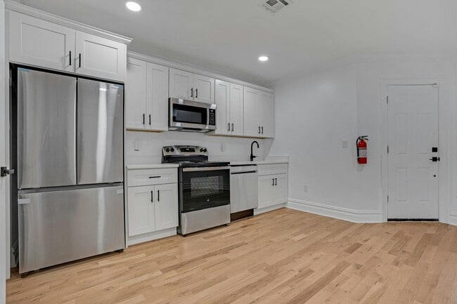 Building Photo - 52 Brinkerhoff St