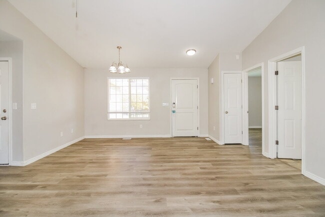 Building Photo - 14122 Rosaleen Ln
