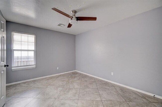 Building Photo - 1209 SW 113th St