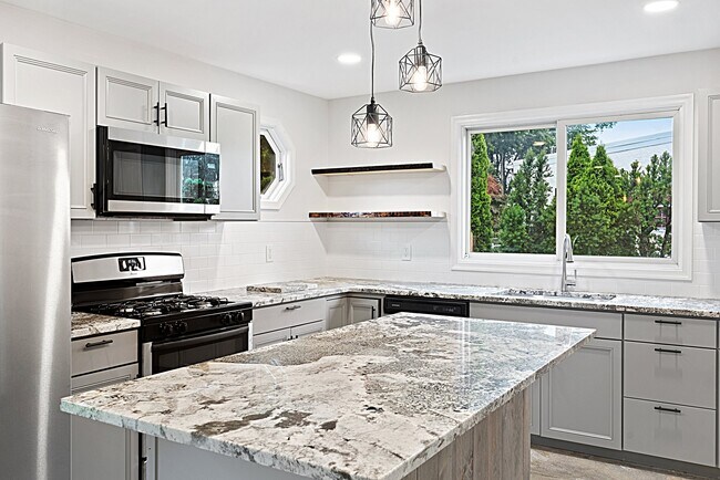 Building Photo - 409 Maiden Ln