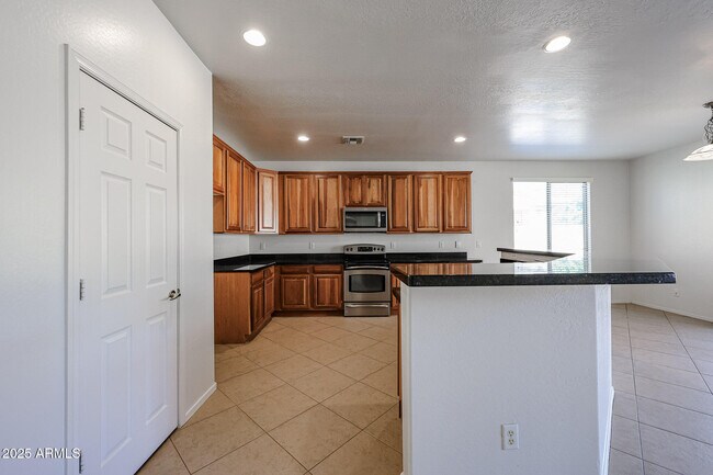 Building Photo - 14088 W Aster Dr