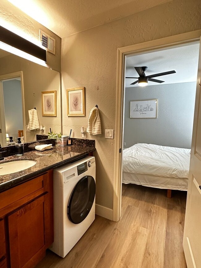 Building Photo - FULLY FURNISHED 1 BEDROOM 1 BATHROOM CONDO UPDATED HEART OF THE VALLEY