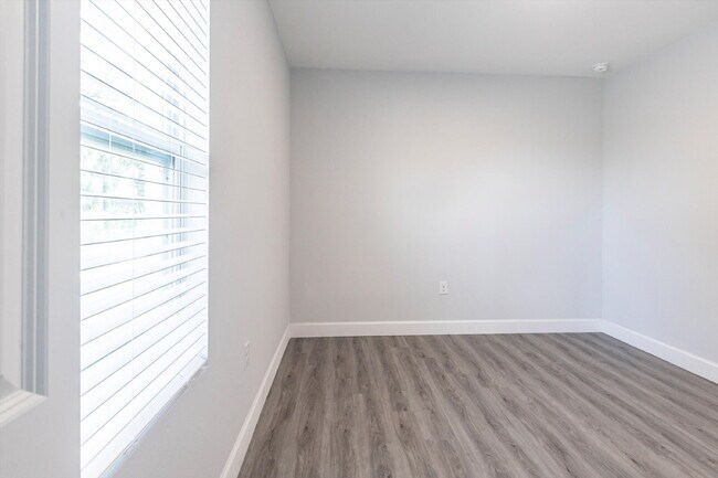 Building Photo - BRAND NEW Construction, 3 bed / 2 bath Ren...