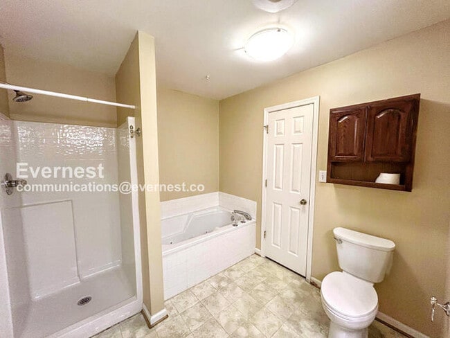 Building Photo - 1804 Westgate Cir