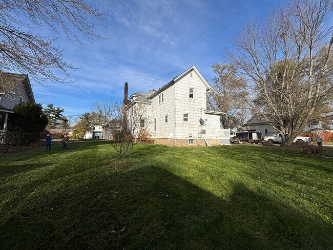 Building Photo - 428 Ideal St