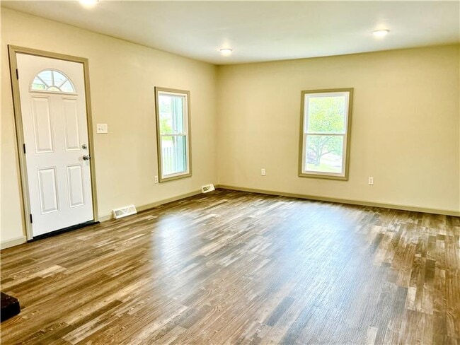 Building Photo - 466 Efts Ln